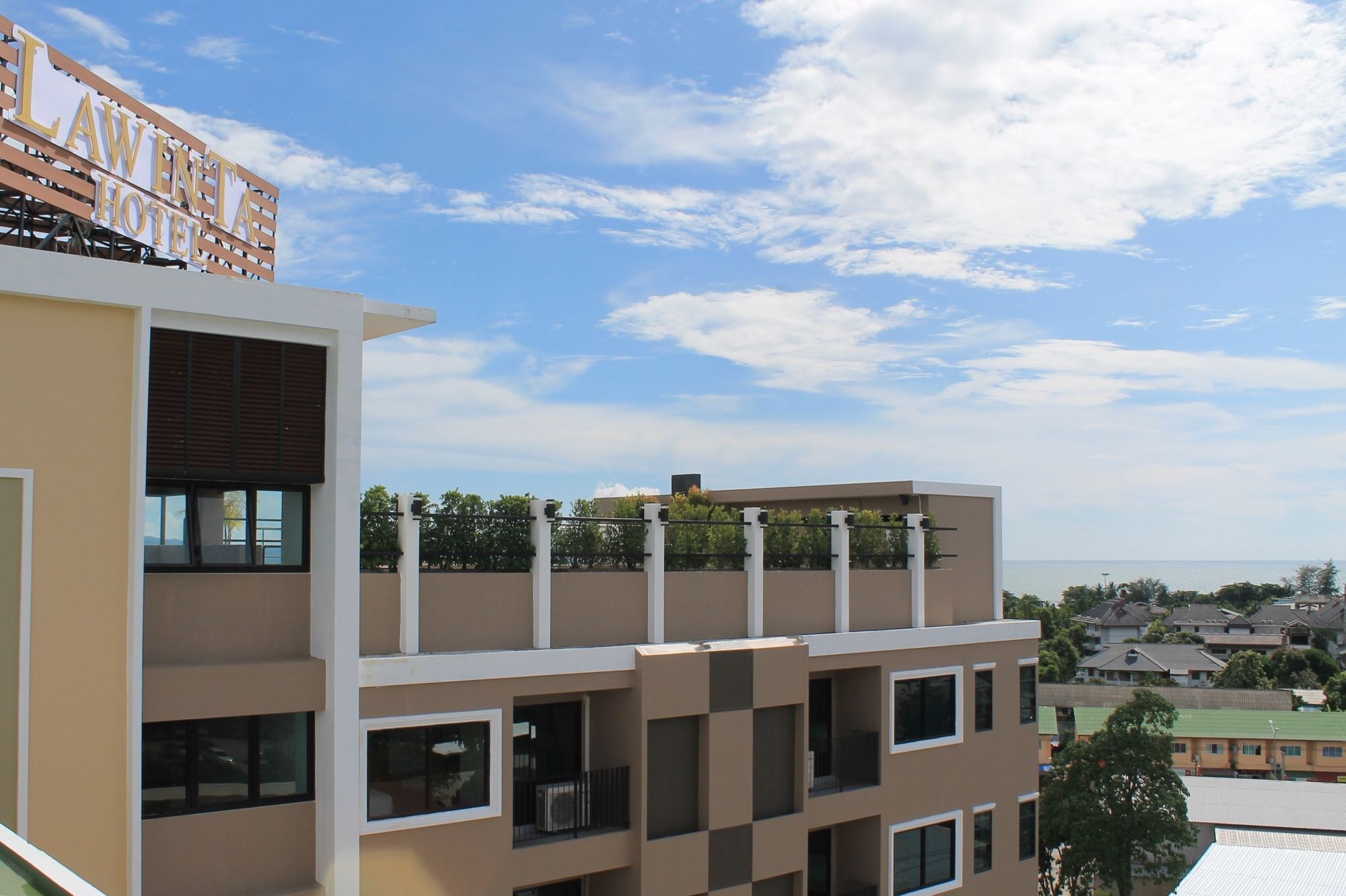 Lawinta Hotel Pattaya Jomtien Beach Exterior photo